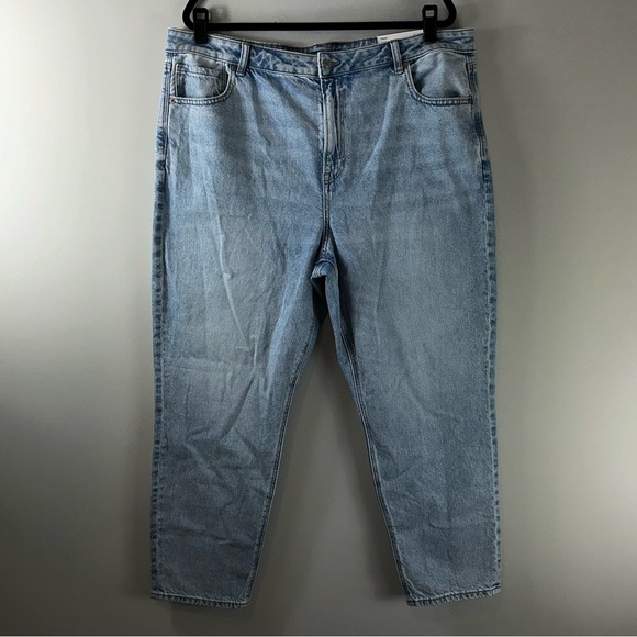 American Eagle Strigid Mom Jean in Blue Breeze Women Size 20 or 35 W Standard - Picture 1 of 15